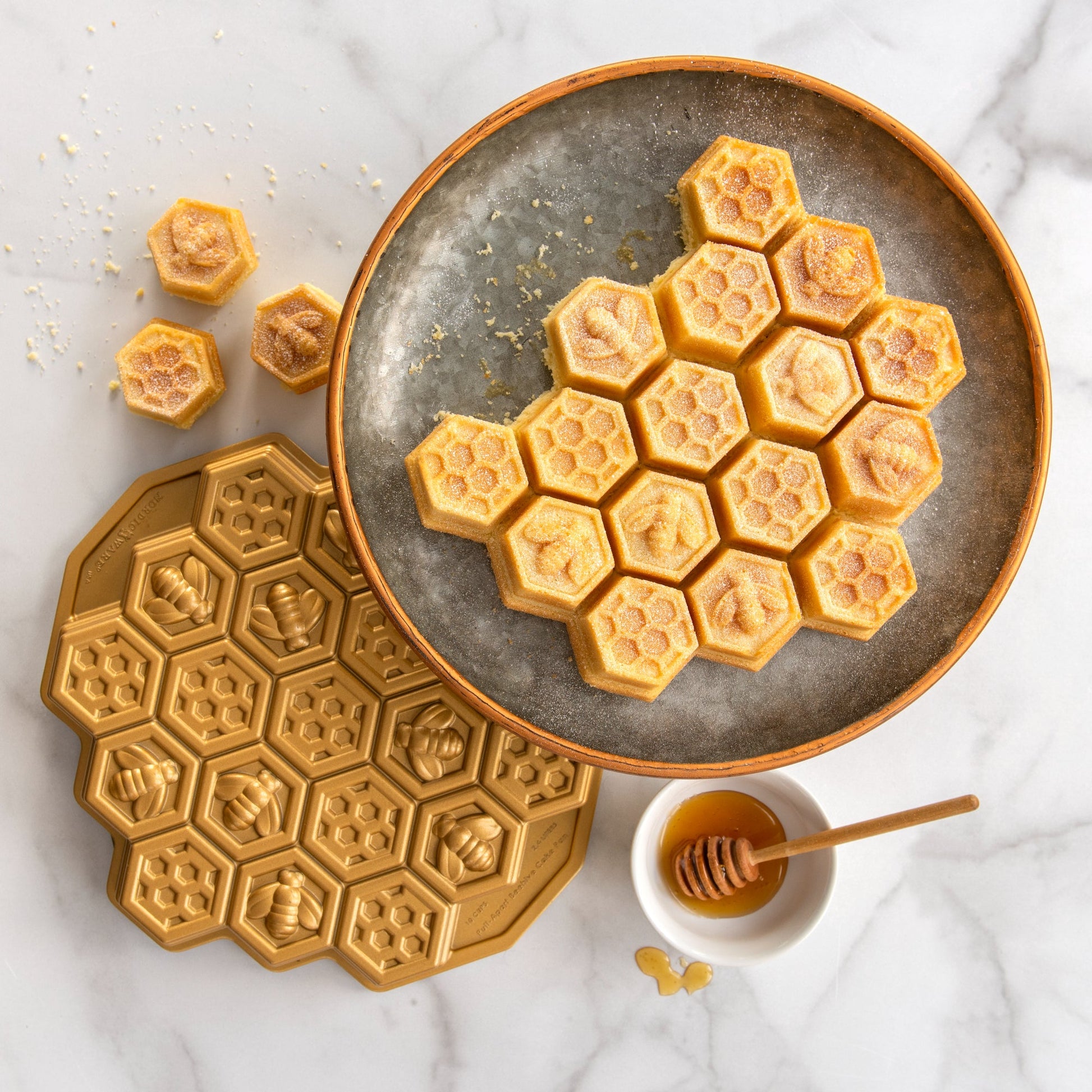 Nordic Ware Honeycomb Pull Apart Tin - Value Village